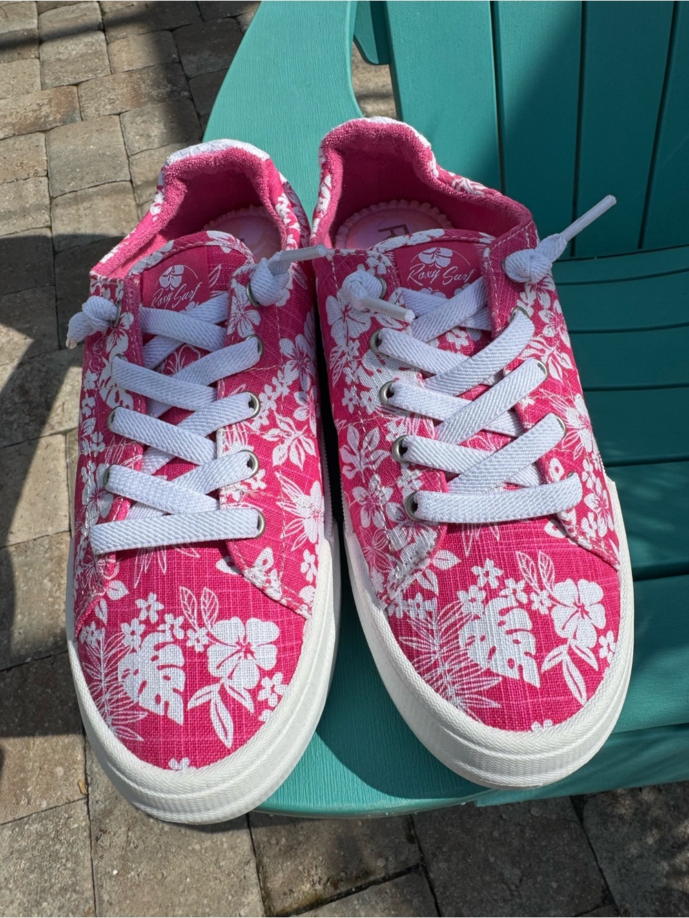 Roxy women’s Rae Crazy Pink Flower Sneaker NWOT - Picture 2 of 5